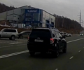 Гонщик на Subaru обхитрил всех на улице Горького в Южно-Сахалинске